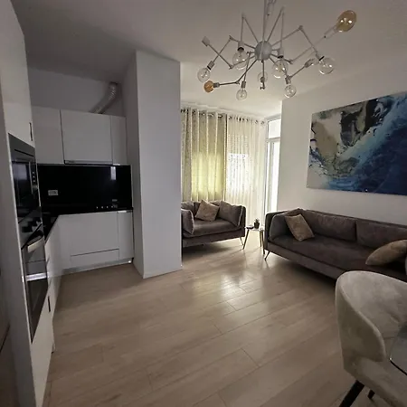 Cozy Family Near Pazari I Ri 2-bedroom Stayin Appartement Tirana