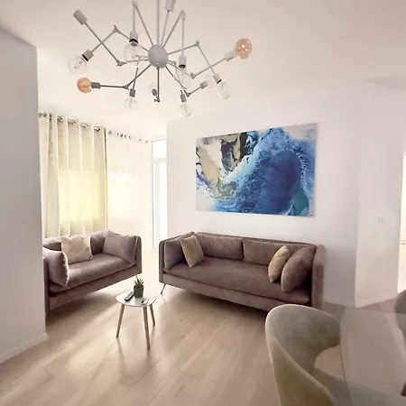 Cozy Family Near Pazari I Ri 2-bedroom Stayin Appartement *