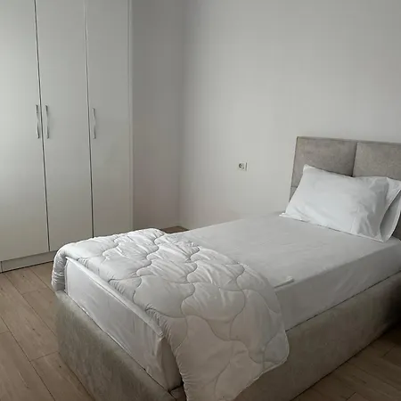 Cozy Family Near Pazari I Ri 2-bedroom Stayin Appartement *