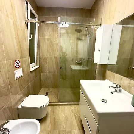 Cozy Family Near Pazari I Ri 2-bedroom Stayin Appartement *